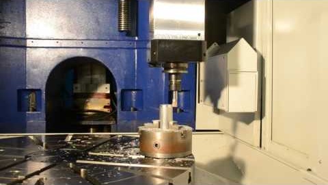 Frézování na vertikálním soustruhu VLC