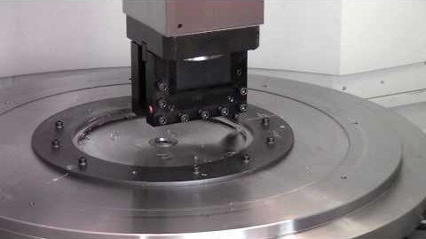 Excentrické soustružení na vertikálním dvouosém CNC soustruhu. Uzavírací klapky s trojitou excentricitou.